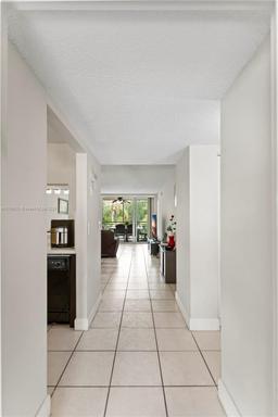 Picture of 9501 Seagrape Dr # 205, Davie, FL 33324