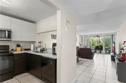 Picture of 9501 Seagrape Dr # 205, Davie, FL 33324