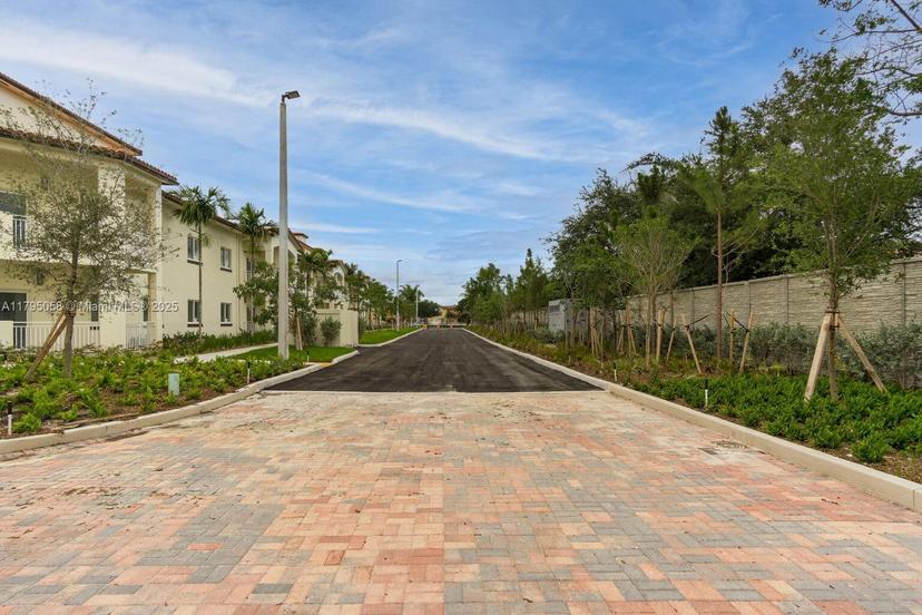 Picture of 10950 NW 82Nd St # 115, Doral FL 33178