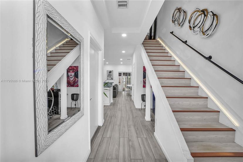 Picture of 2307 Washington St # 5, Hollywood FL 33020