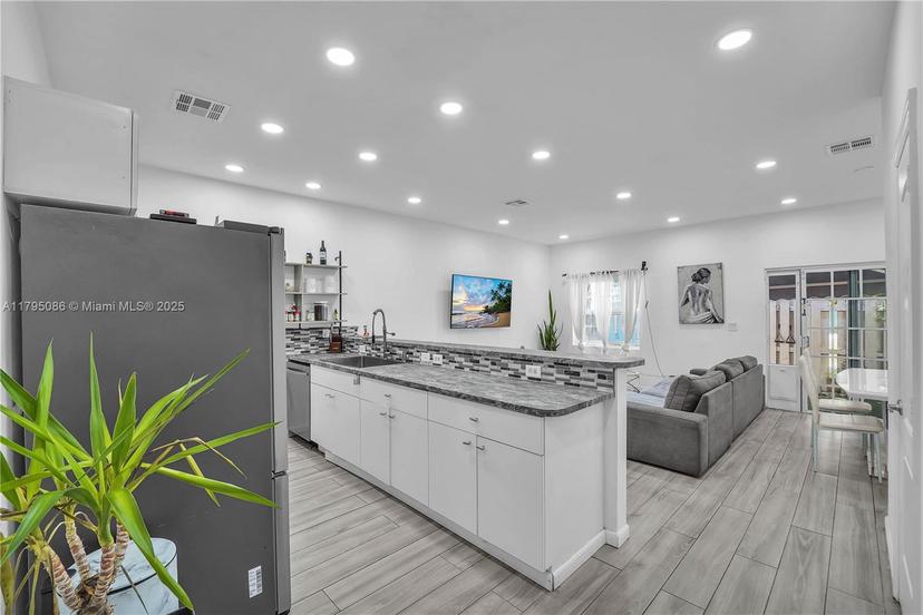 Picture of 2307 Washington St # 5, Hollywood FL 33020