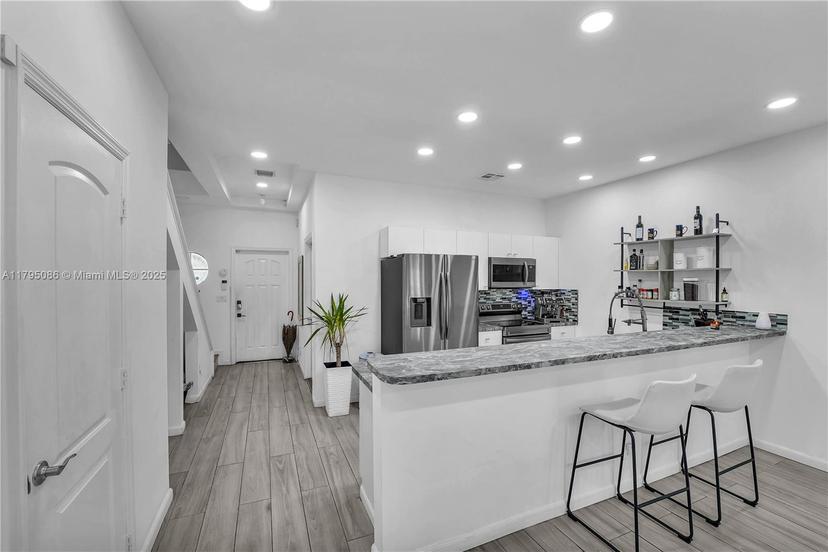 Picture of 2307 Washington St # 5, Hollywood FL 33020