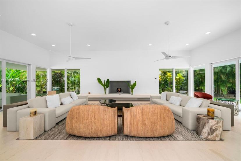 Picture of 10400 Old Cutler Rd, Coral Gables FL 33156