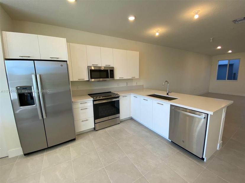 Picture of 10250 NW 66Th St # 103, Doral FL 33178