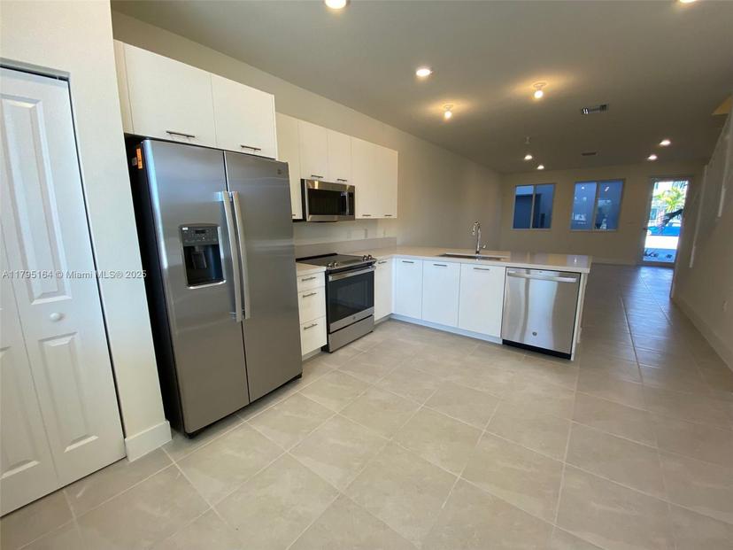 Picture of 10250 NW 66Th St # 103, Doral FL 33178