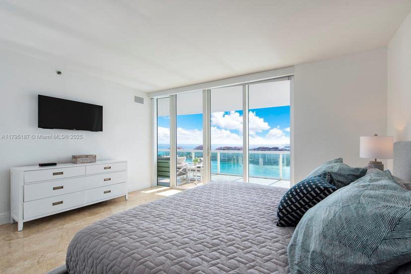 Picture of 1000 S Pointe Dr # 1903, Miami Beach FL 33139