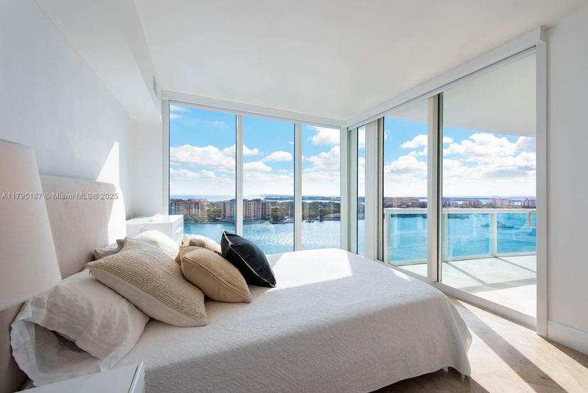 Picture of 1000 S Pointe Dr # 1903, Miami Beach FL 33139
