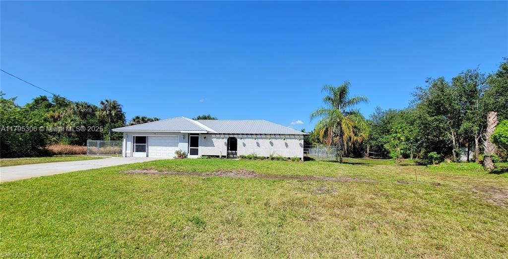 Picture of 3054 NE Beechwood Cir, La Belle, FL 33935