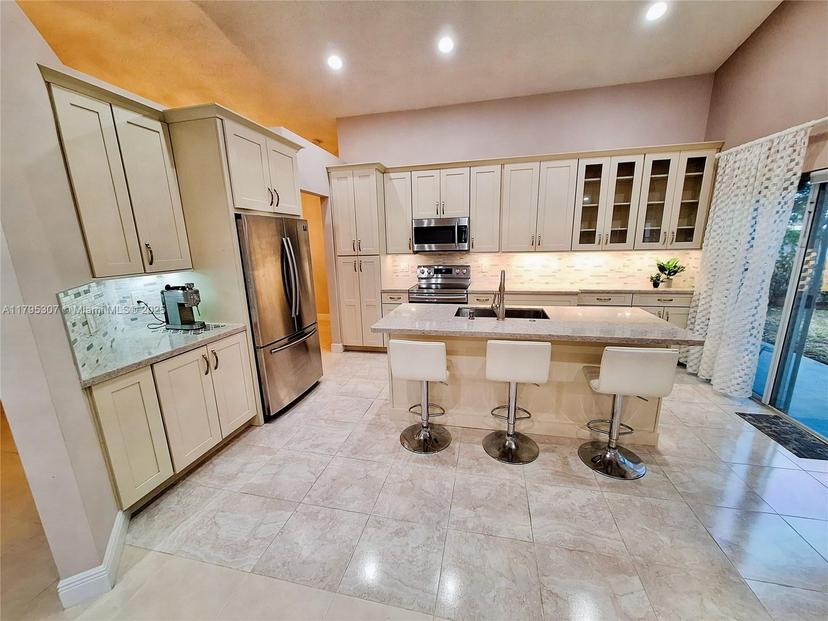 Picture of 102 Gables Blvd, Weston FL 33326