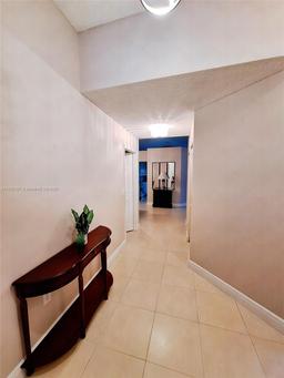 Picture of 102 Gables Blvd, Weston, FL 33326