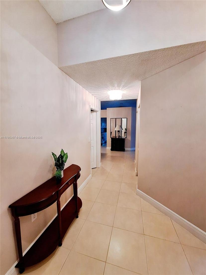 Picture of 102 Gables Blvd, Weston FL 33326