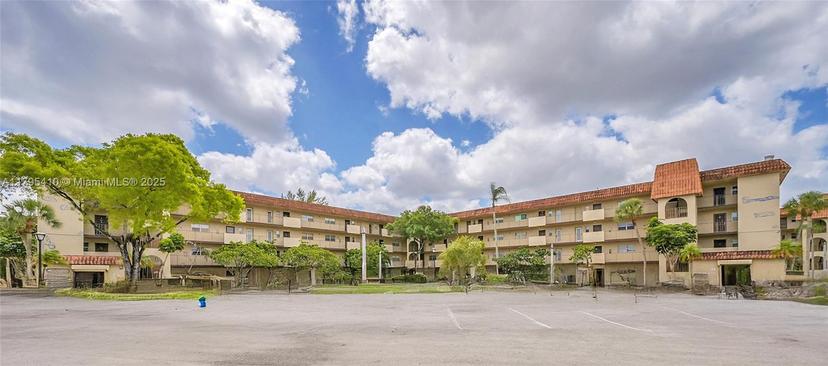 Picture of 6100 S Falls Cir Dr # 205, Lauderhill FL 33319
