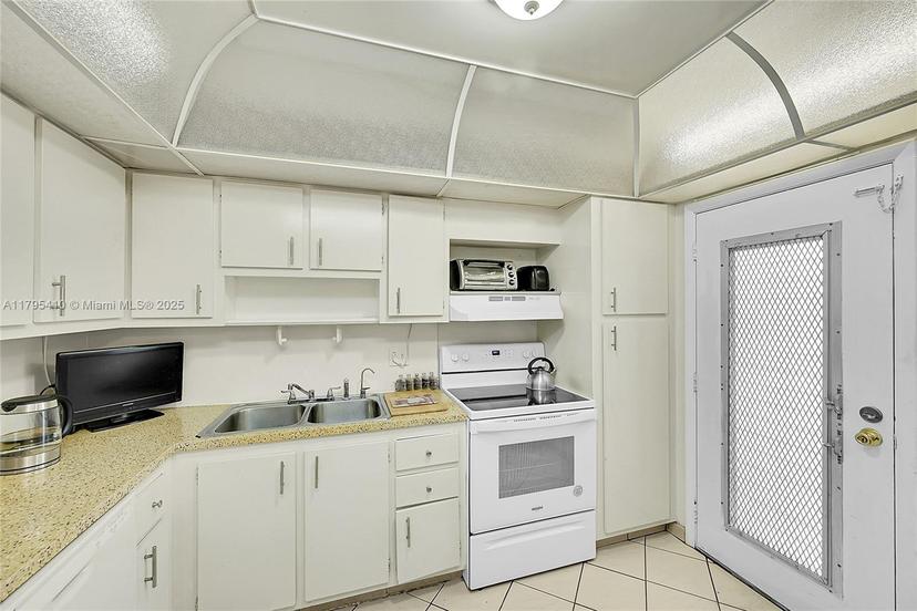 Picture of 6100 S Falls Cir Dr # 205, Lauderhill FL 33319