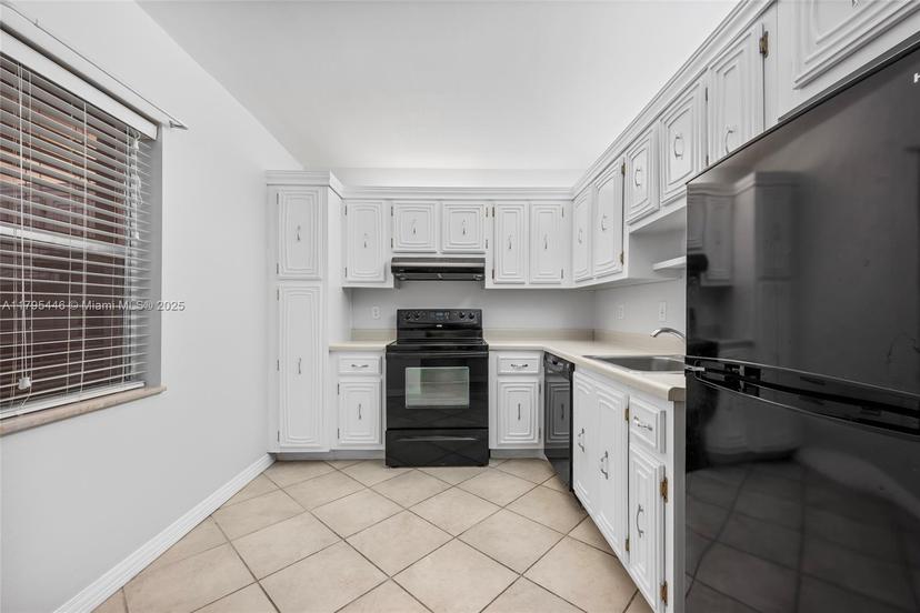Picture of 2861 Somerset Dr # 104, Lauderdale Lakes FL 33311
