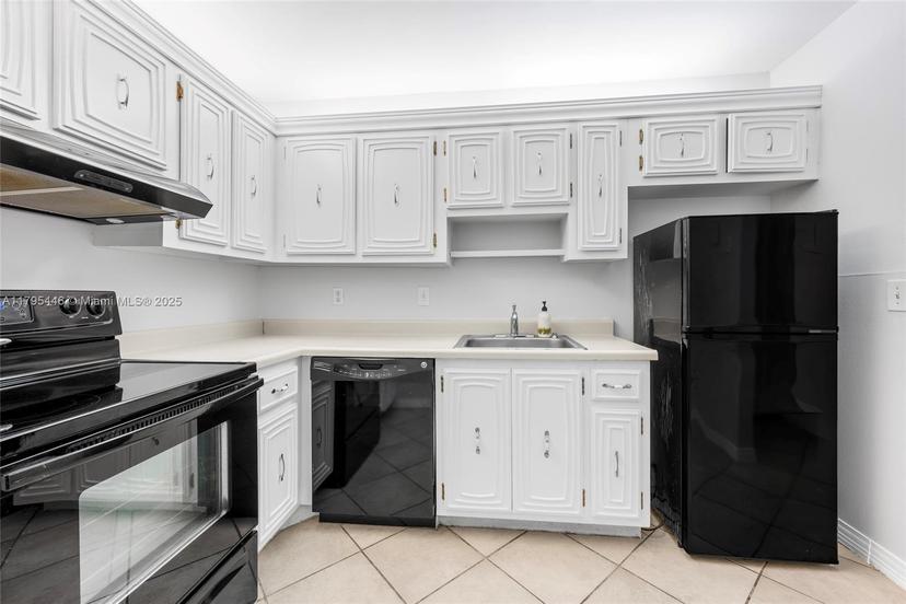 Picture of 2861 Somerset Dr # 104, Lauderdale Lakes FL 33311