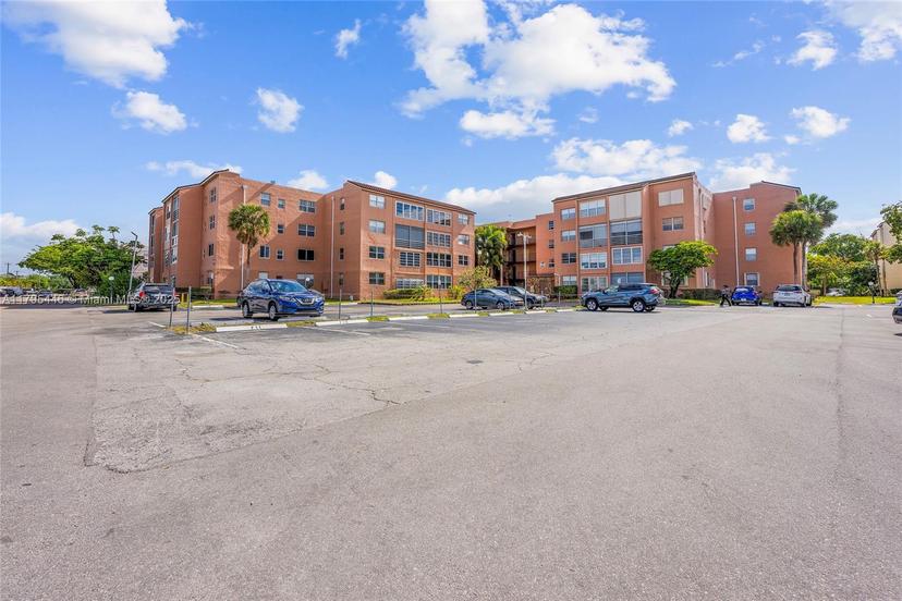 Picture of 2861 Somerset Dr # 104, Lauderdale Lakes FL 33311