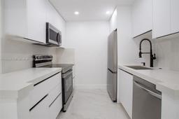 Picture of 13250 SW 7Th Ct # 204L, Pembroke Pines, FL 33027