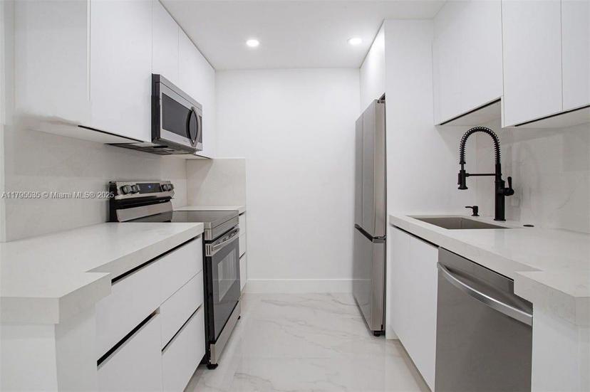 Picture of 13250 SW 7Th Ct # 204L, Pembroke Pines FL 33027