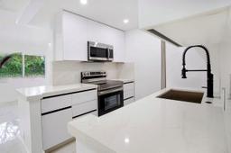 Picture of 13250 SW 7Th Ct # 204L, Pembroke Pines, FL 33027