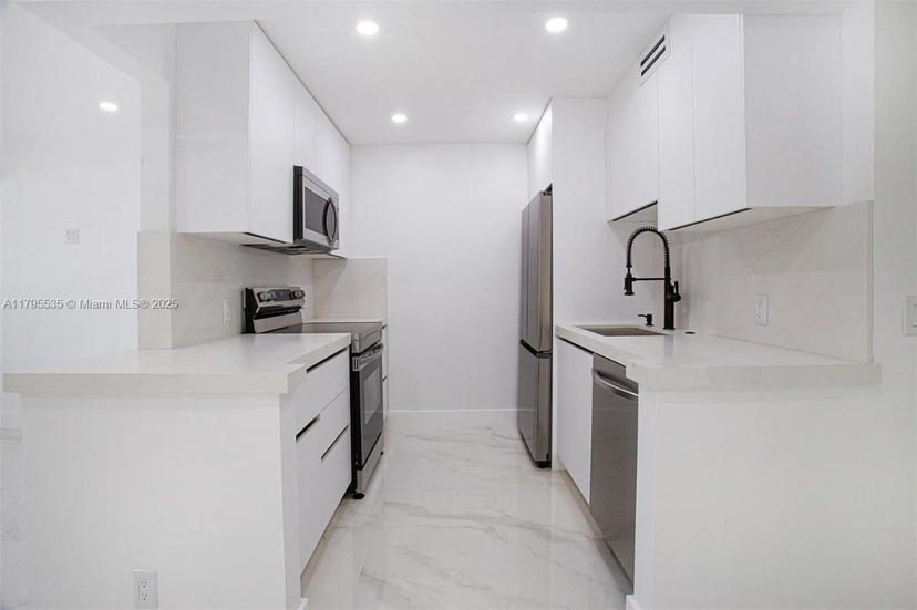 Picture of 13250 SW 7Th Ct # 204L, Pembroke Pines FL 33027