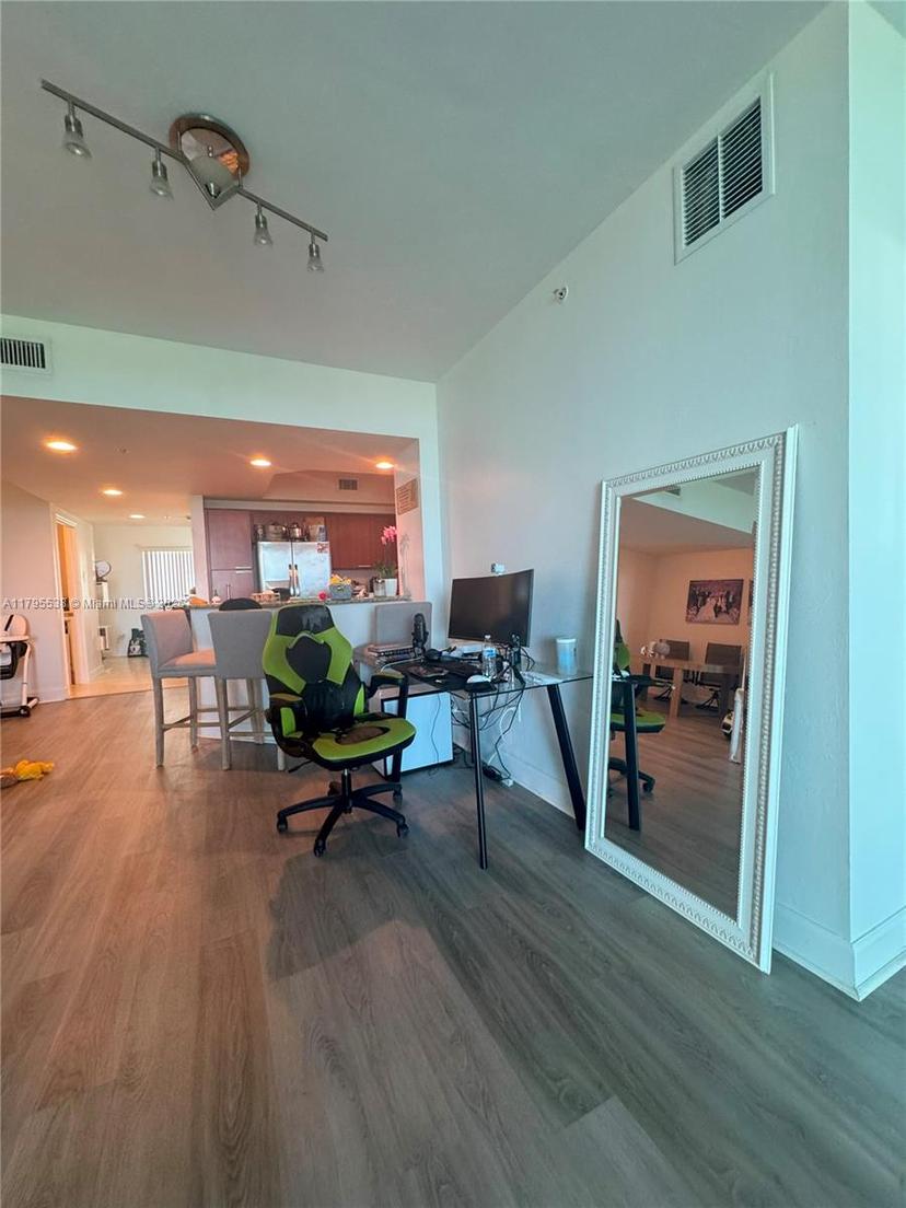 Picture of 15051 Royal Oaks Ln # 901, North Miami FL 33181