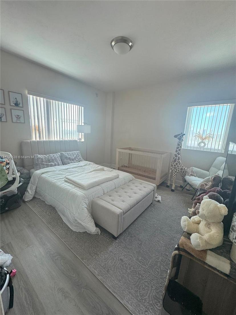 Picture of 15051 Royal Oaks Ln # 901, North Miami FL 33181