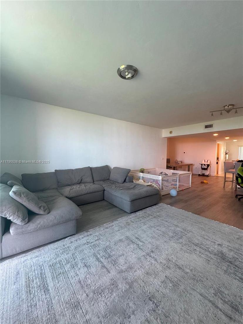 Picture of 15051 Royal Oaks Ln # 901, North Miami FL 33181