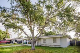 Picture of 323 NE Midfield Ln, Port St. Lucie, FL 34983