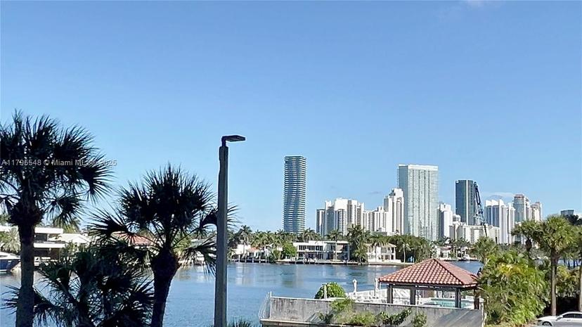 Picture of 20515 E Country Club Dr # 245, Aventura FL 33180