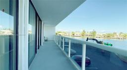 Picture of 20515 E Country Club Dr # 245, Aventura, FL 33180