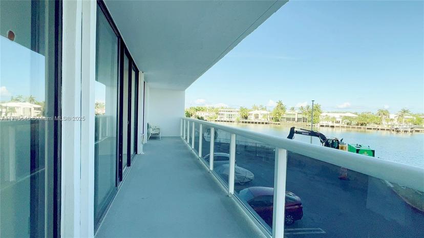 Picture of 20515 E Country Club Dr # 245, Aventura FL 33180
