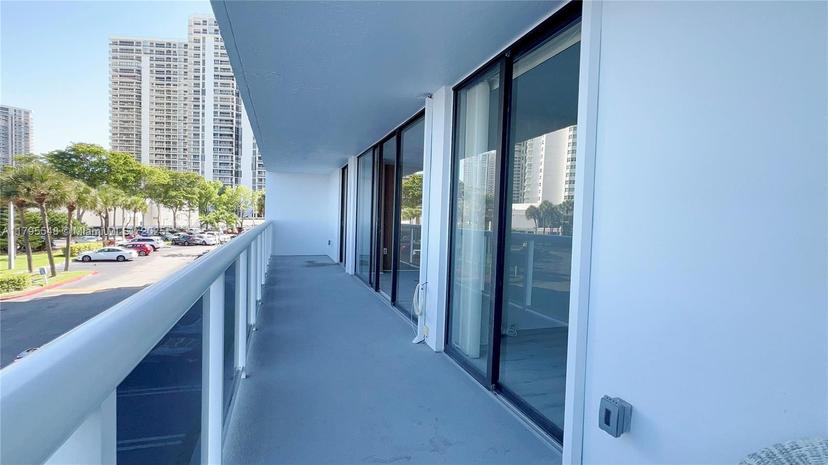 Picture of 20515 E Country Club Dr # 245, Aventura FL 33180