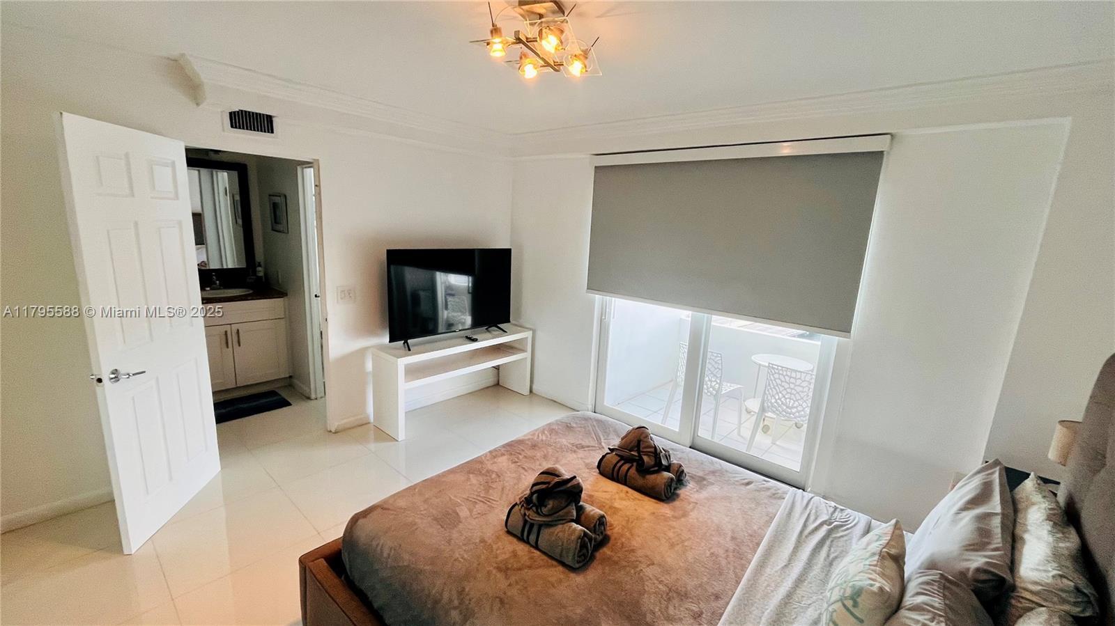 Picture of 7904 W Drive # 1002, North Bay Village, FL 33141