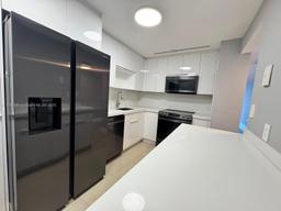 Picture of 3375 N Country Club Dr # 702, Aventura, FL 33180