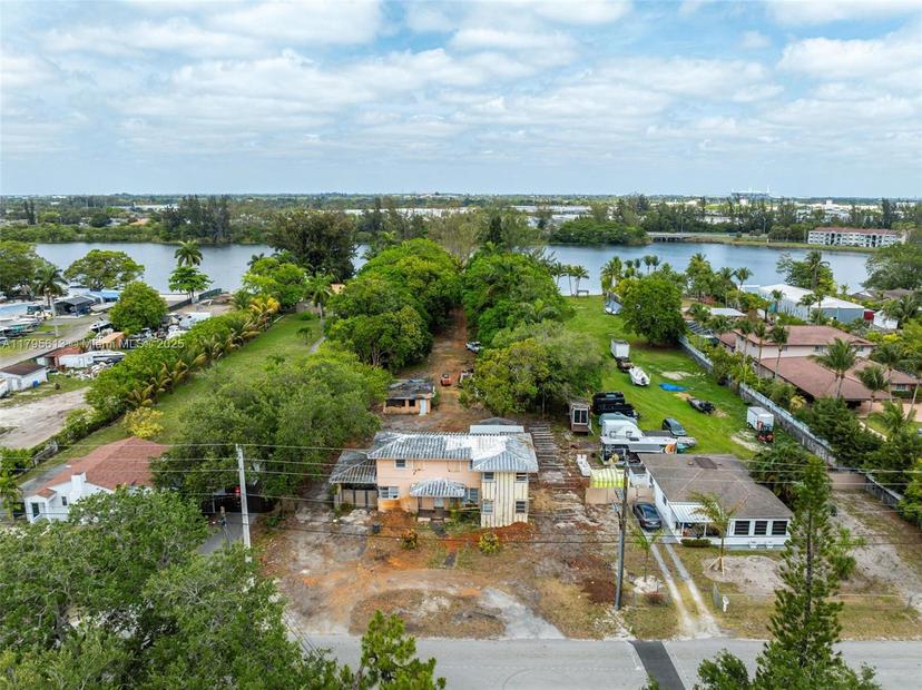 Picture of 15100 NW River Dr, Miami FL 33169
