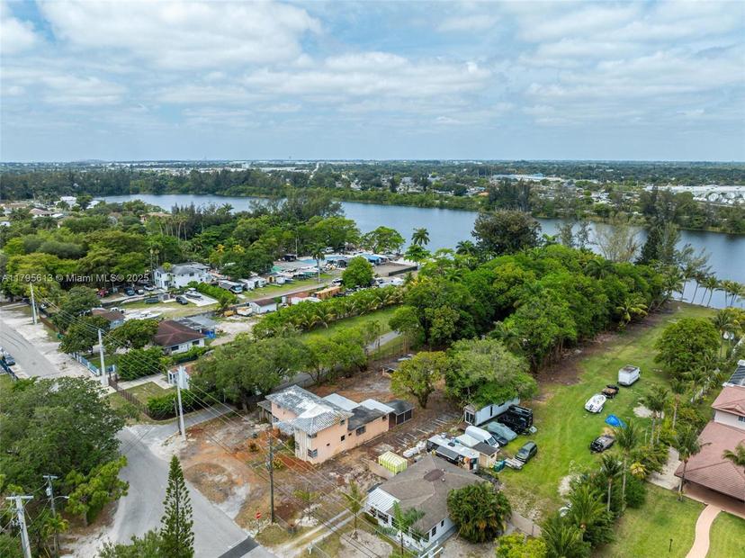 Picture of 15100 NW River Dr, Miami FL 33169