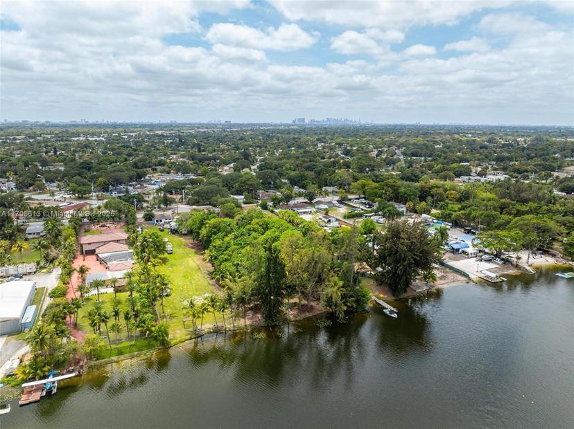 Picture of 15100 NW River Dr, Miami FL 33169