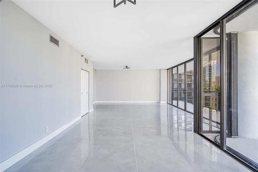 Picture of 20281 E Country Club Dr # 501, Aventura FL 33180