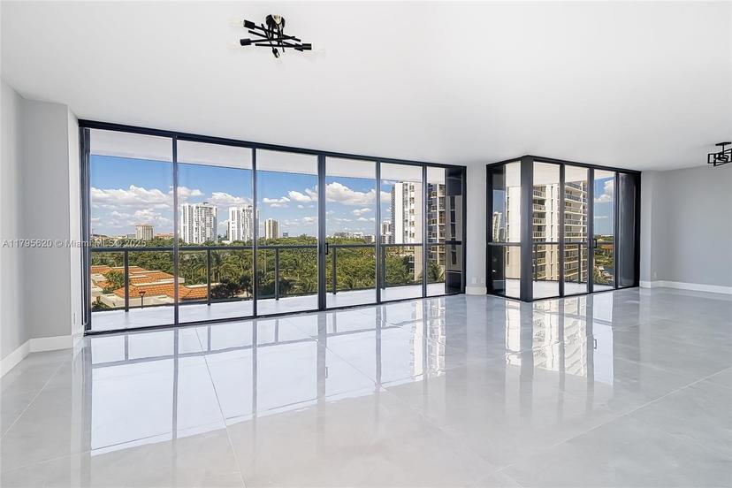 Picture of 20281 E Country Club Dr # 501, Aventura FL 33180
