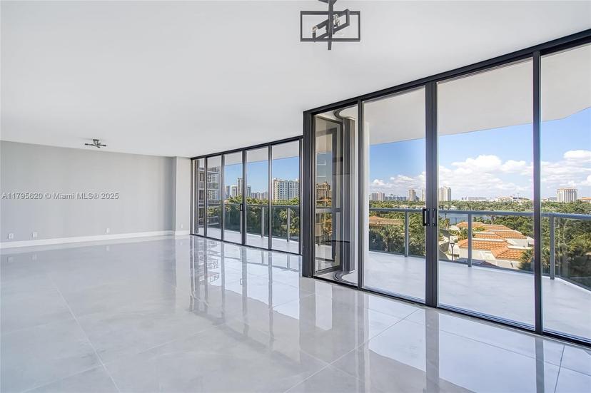 Picture of 20281 E Country Club Dr # 501, Aventura FL 33180