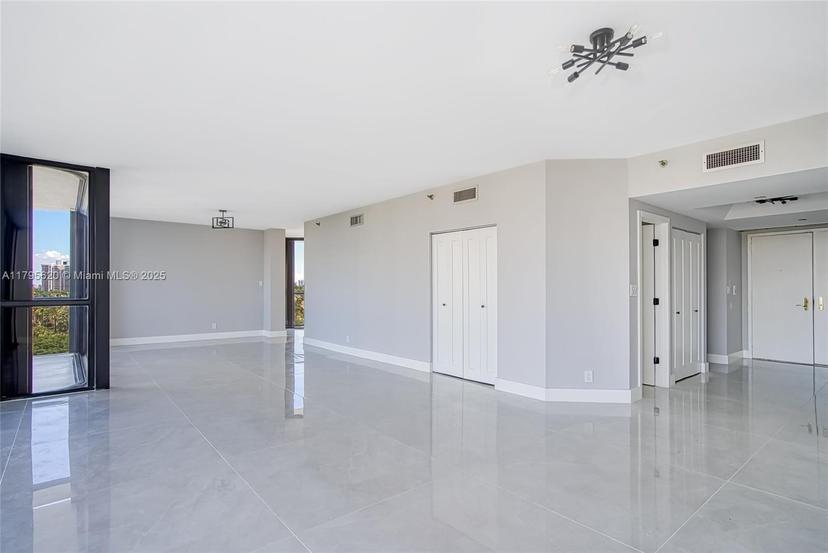 Picture of 20281 E Country Club Dr # 501, Aventura FL 33180