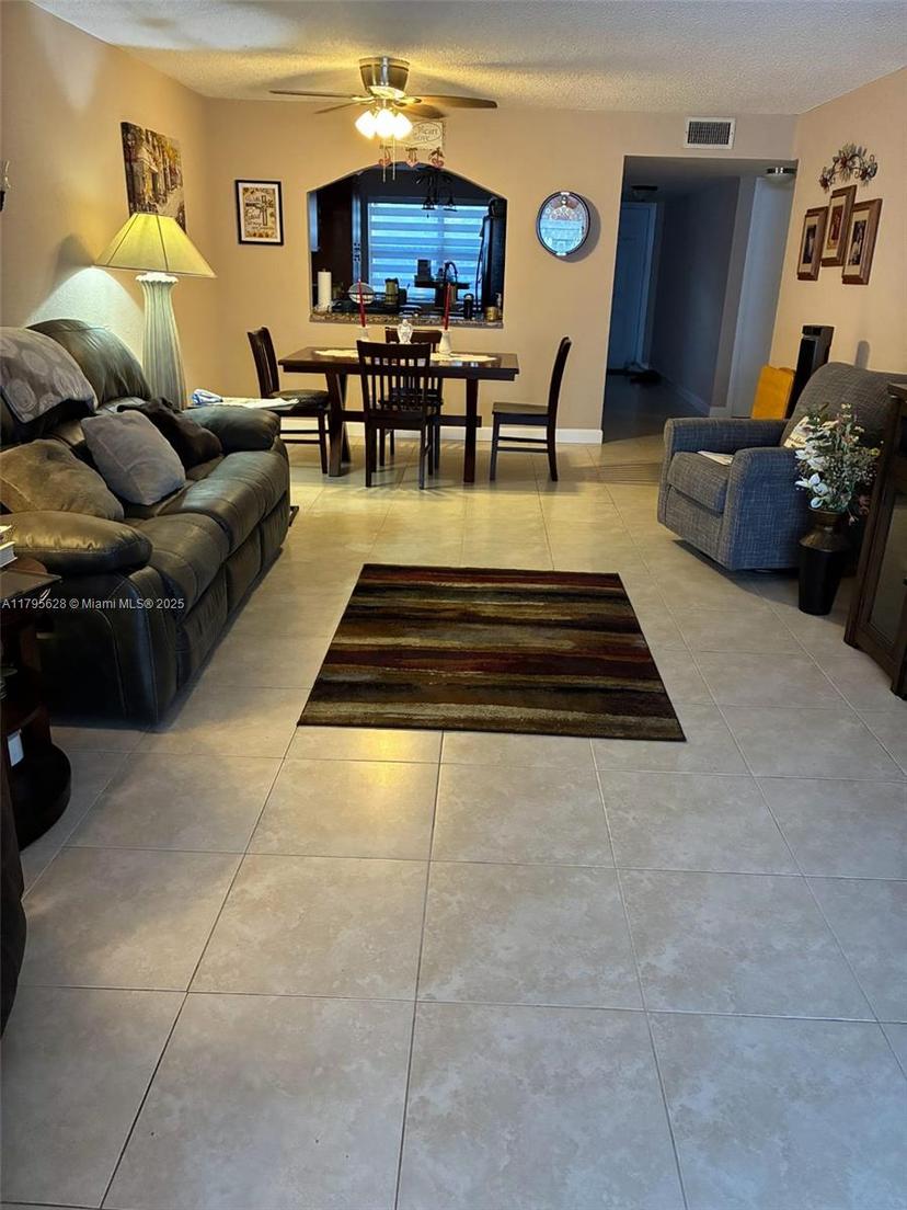 Picture of 2901 N Nob Hill Rd # 101, Sunrise FL 33322