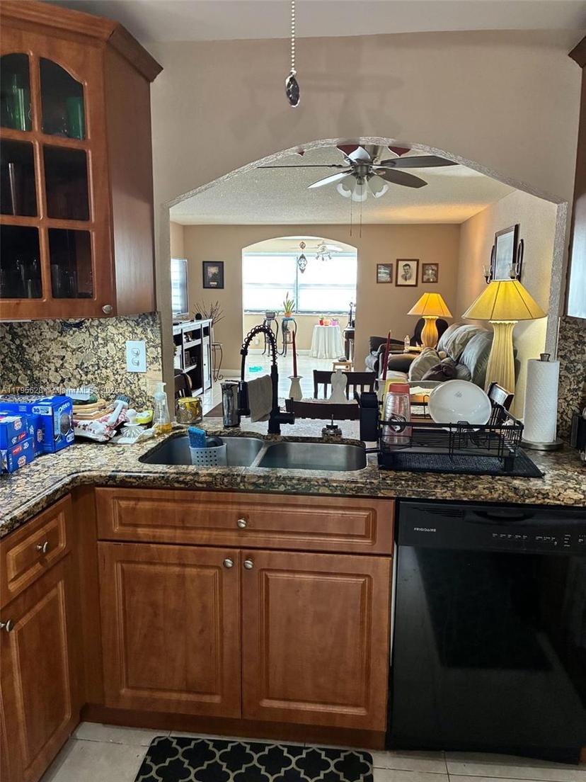Picture of 2901 N Nob Hill Rd # 101, Sunrise FL 33322