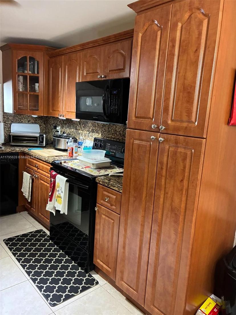 Picture of 2901 N Nob Hill Rd # 101, Sunrise FL 33322