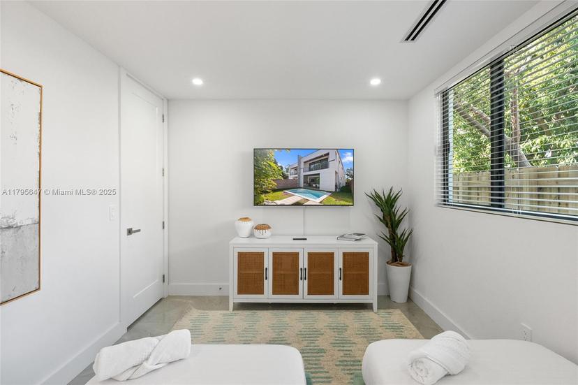 Picture of 325 SW 16Th St # B, Fort Lauderdale FL 33315