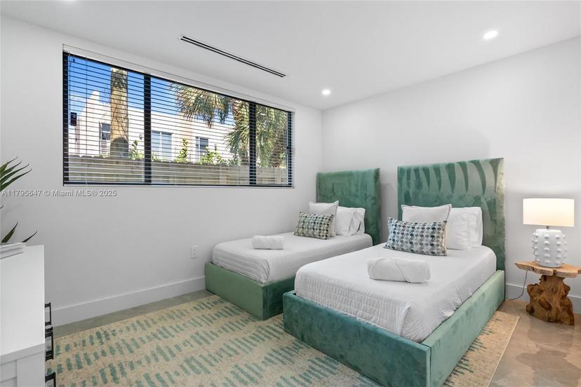 Picture of 325 SW 16Th St # B, Fort Lauderdale FL 33315