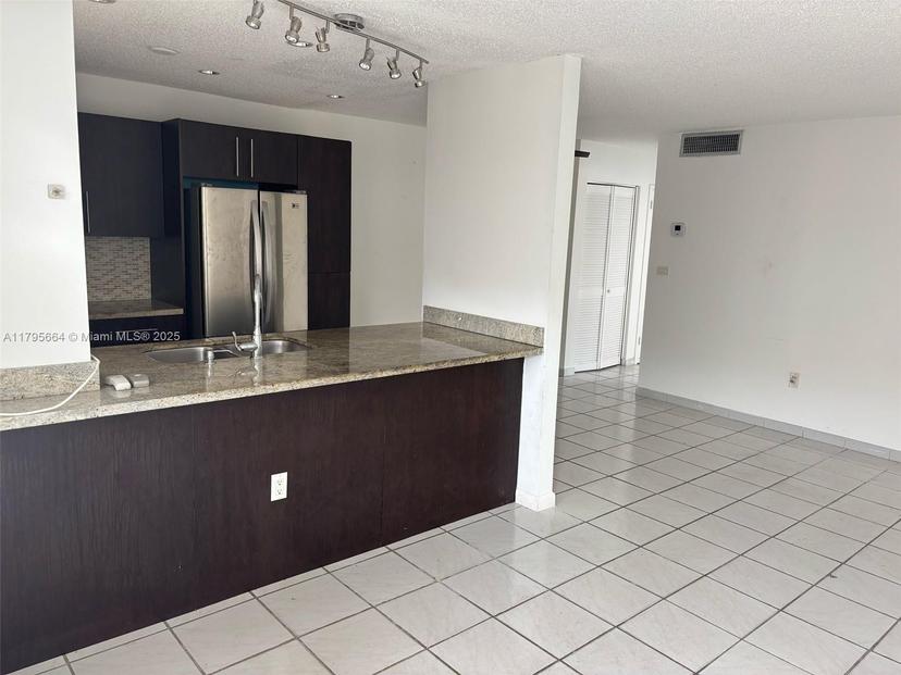 Picture of 221 Meridian Ave # 406, Miami Beach FL 33139