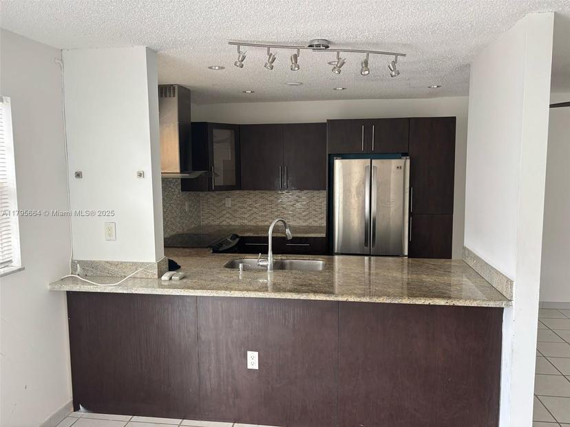 Picture of 221 Meridian Ave # 406, Miami Beach FL 33139