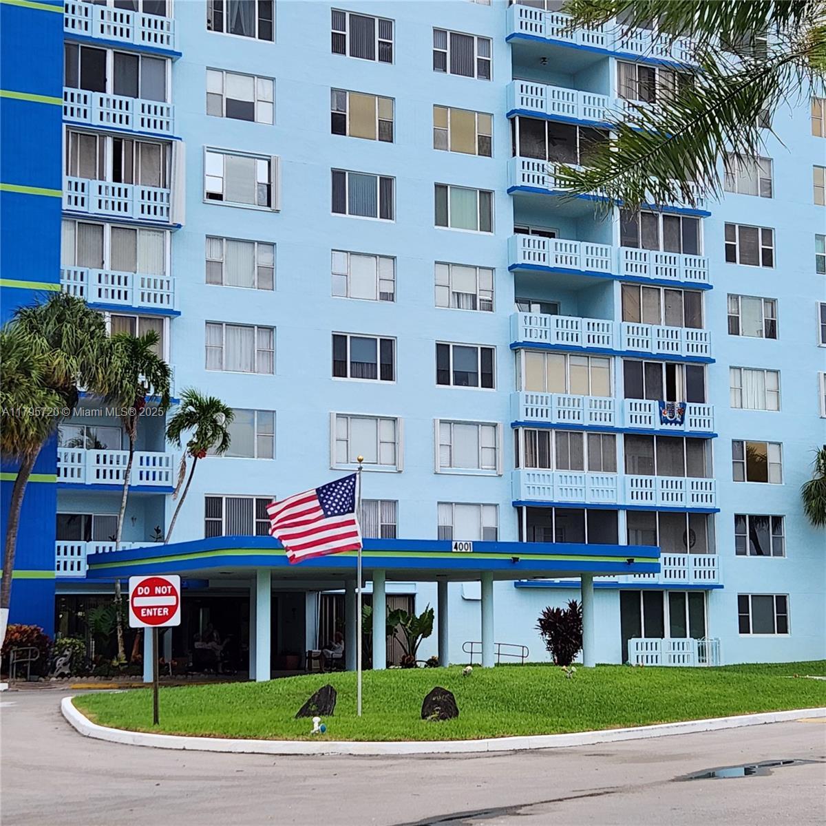Picture of 4001 Hillcrest Dr # 4, Hollywood, FL 33021