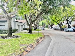 Picture of 5237 Gate Lake Rd # 5237, Tamarac, FL 33319